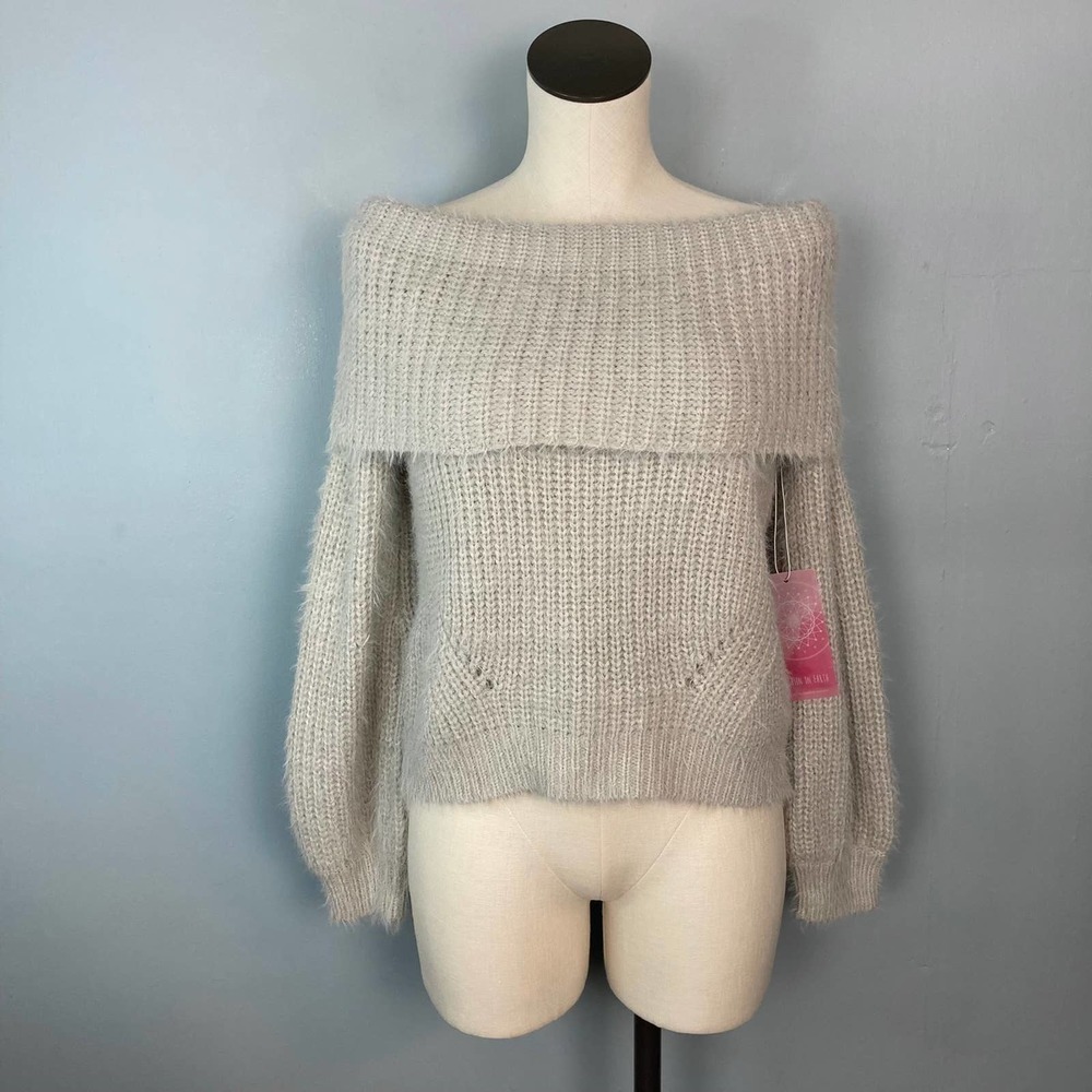 FASHION on Earth Off-the-Shoulder Comfy Pullover Oatmeal Sweater Size S Eyelash